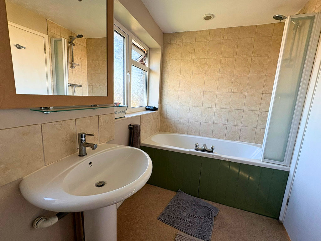 Kersey Crescent Speen